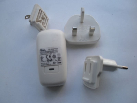 5V - 5.5V DC, 100V - 250V AC 60Hz LED Universal USB Power Adapter