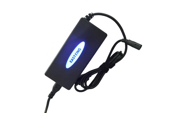 UK / US 90W Universal Laptop Power Adapter Automatic 5V 2.1A USB With LED